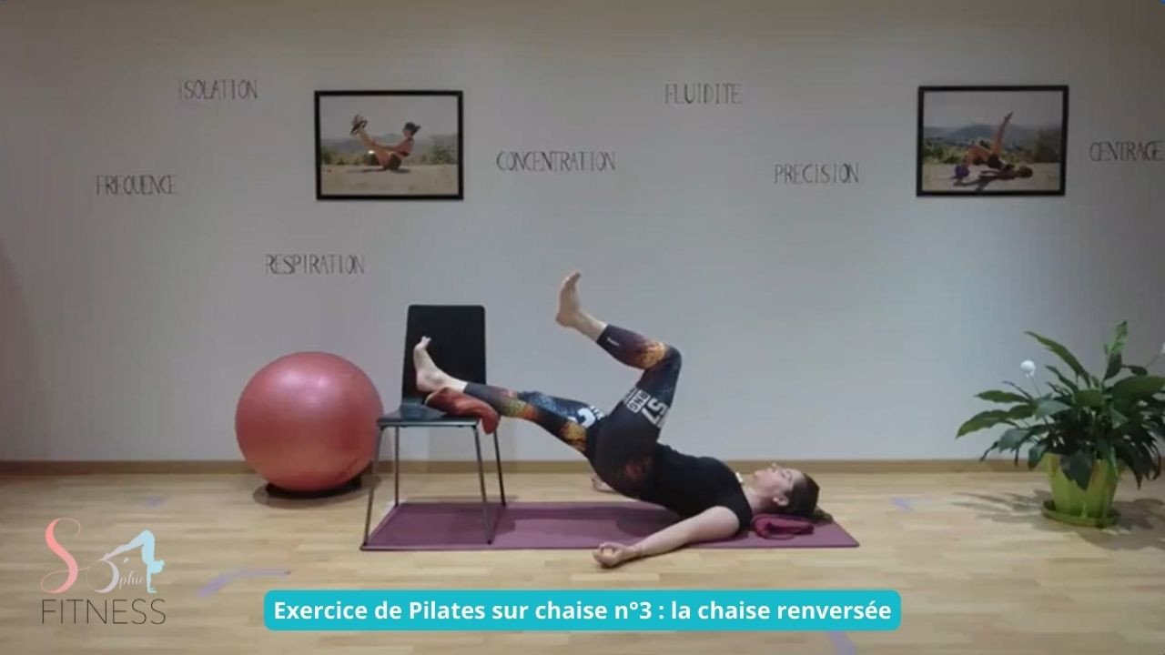 Exercice de Pilates sur chaise débutant